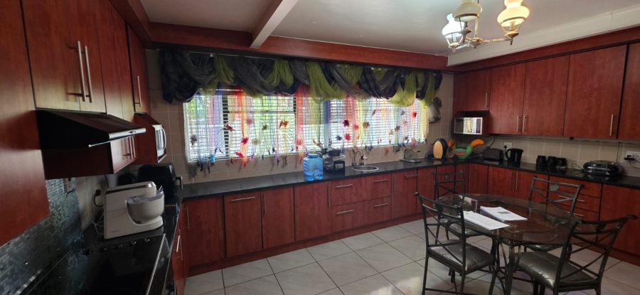 6 Bedroom Property for Sale in Wilkeville North West